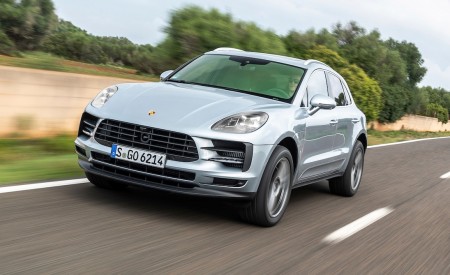 2019 Porsche Macan S (Color: Dolomite Silver Metallic) Front Three-Quarter Wallpapers 450x275 (61)