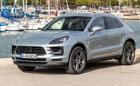 2019 Porsche Macan S (Color: Dolomite Silver Metallic) Front Three-Quarter Wallpapers 450x275 (66)