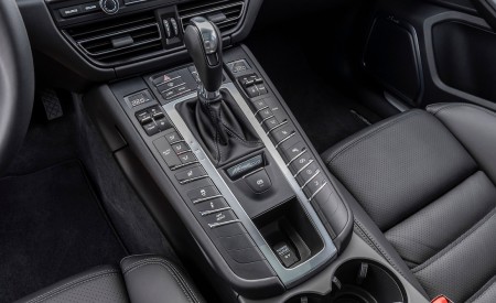 2019 Porsche Macan S (Color: Dolomite Silver Metallic) Interior Detail Wallpapers 450x275 (70)