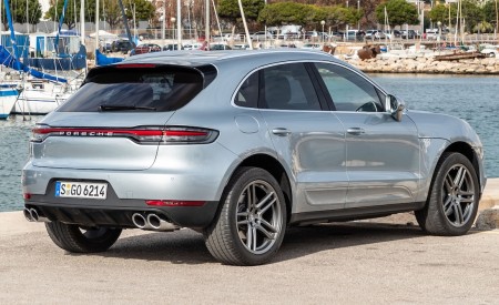 2019 Porsche Macan S (Color: Dolomite Silver Metallic) Rear Three-Quarter Wallpapers 450x275 (67)