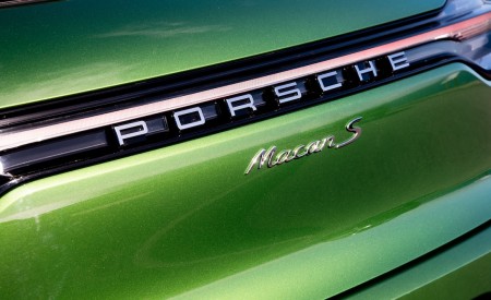 2019 Porsche Macan S (Color: Mamba Green Metallic) Badge Wallpapers 450x275 (15)