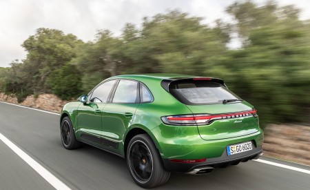 2019 Porsche Macan S (Color: Mamba Green Metallic) Rear Three-Quarter Wallpapers 450x275 (13)