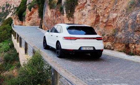 2019 Porsche Macan S Rear Three-Quarter Wallpapers 450x275 (101)