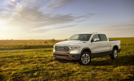 2019 Ram 1500 Laramie Longhorn Edition Front Three-Quarter Wallpapers 450x275 (10)