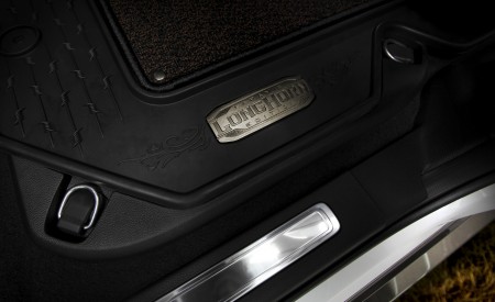 2019 Ram 1500 Laramie Longhorn Edition Interior Detail Wallpapers 450x275 (27)
