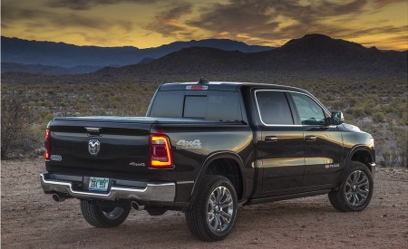 2019 Ram 1500 Laramie Longhorn Edition Rear Three-Quarter Wallpapers 450x275 (5)