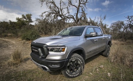 2019 Ram 1500 Rebel Front Three-Quarter Wallpapers 450x275 (44)