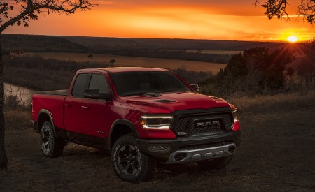 2019 Ram 1500 Rebel Front Three-Quarter Wallpapers 450x275 (21)