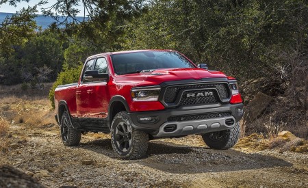 2019 Ram 1500 Rebel Front Three-Quarter Wallpapers 450x275 (5)