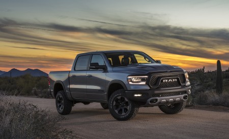 2019 Ram 1500 Rebel Front Three-Quarter Wallpapers 450x275 (61)