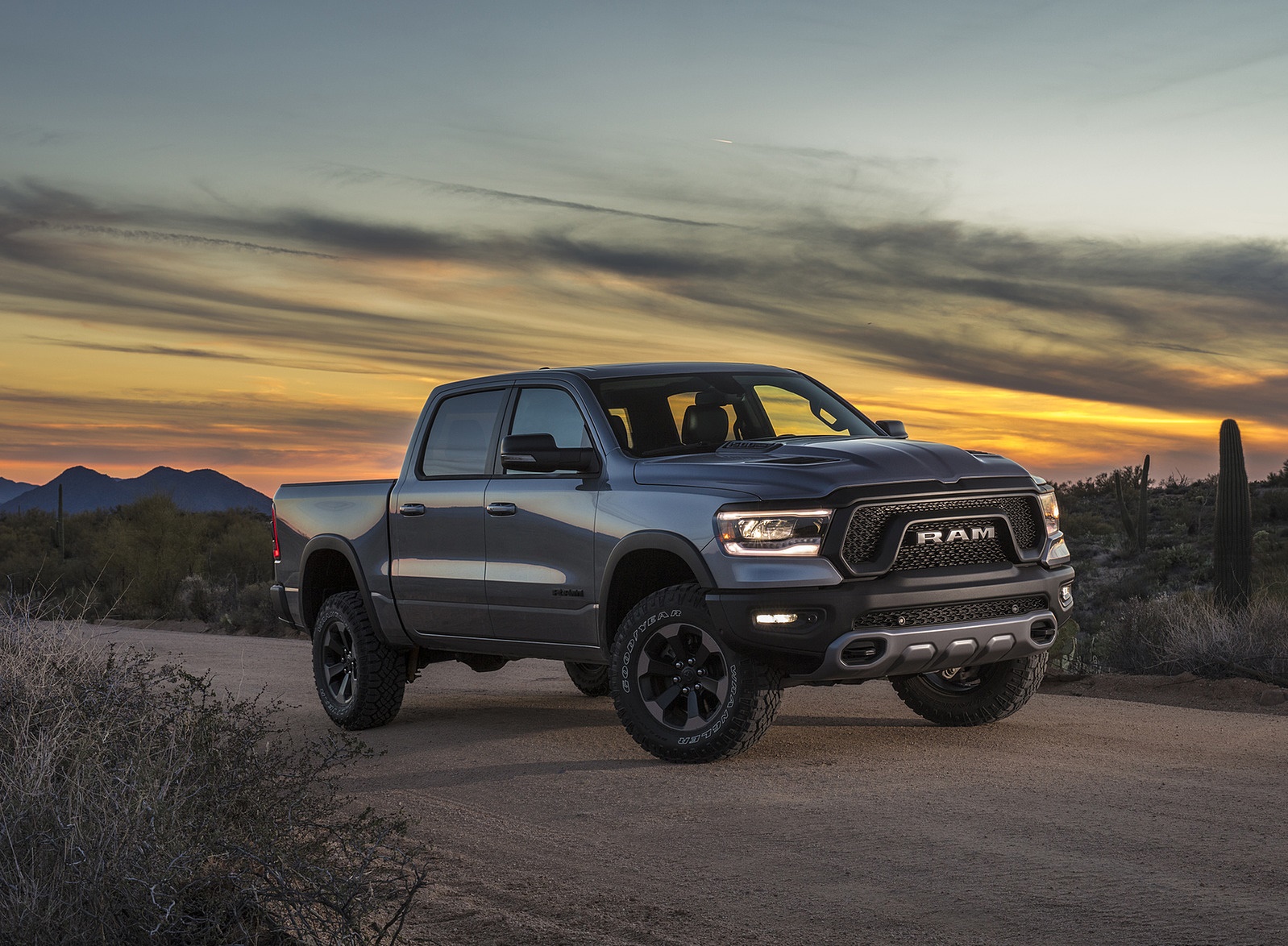 2019 Ram 1500 Rebel Front Three-Quarter Wallpapers #61 of 70