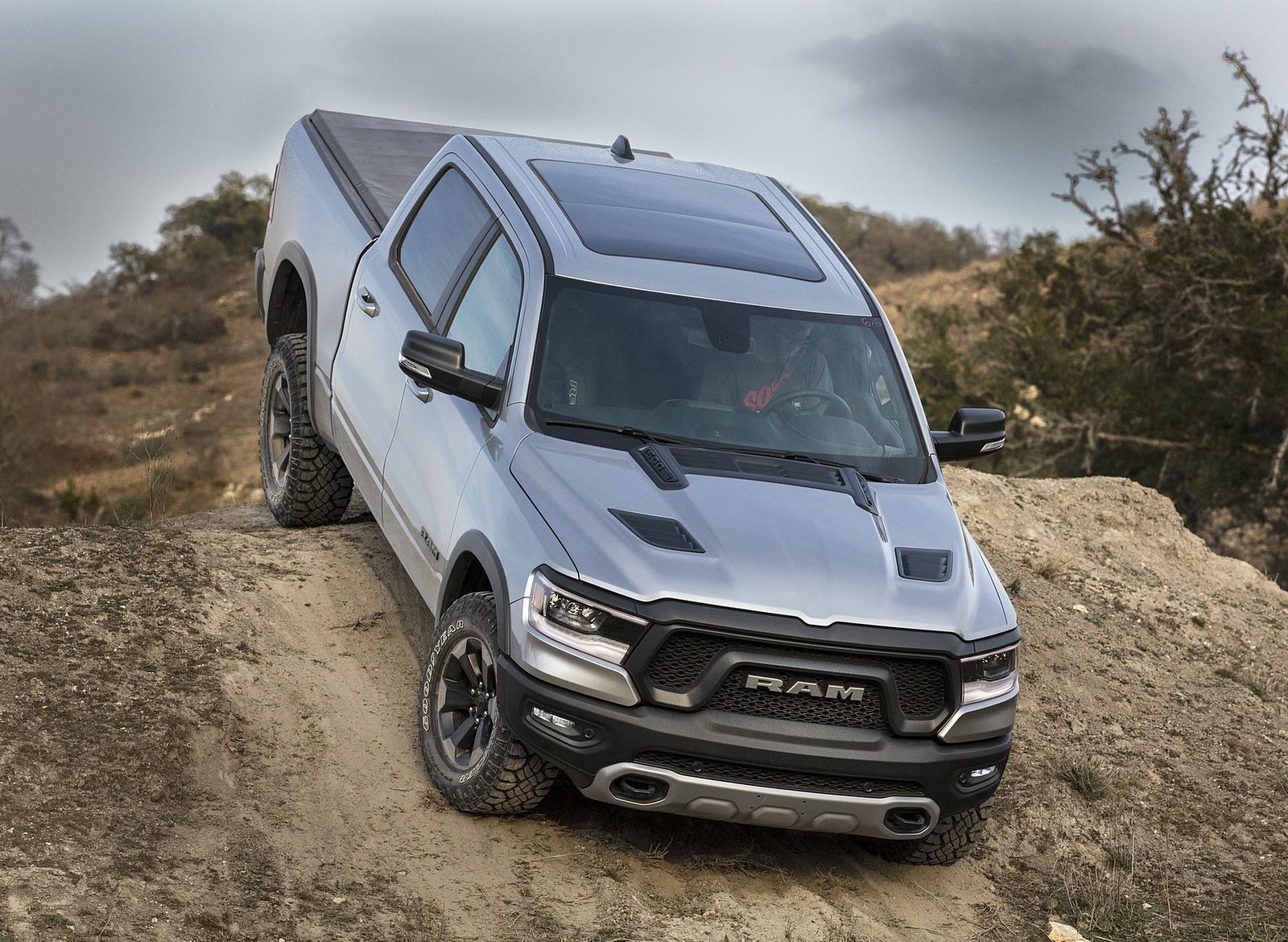 2019 Ram 1500 Rebel Front Three-Quarter Wallpapers #43 of 70