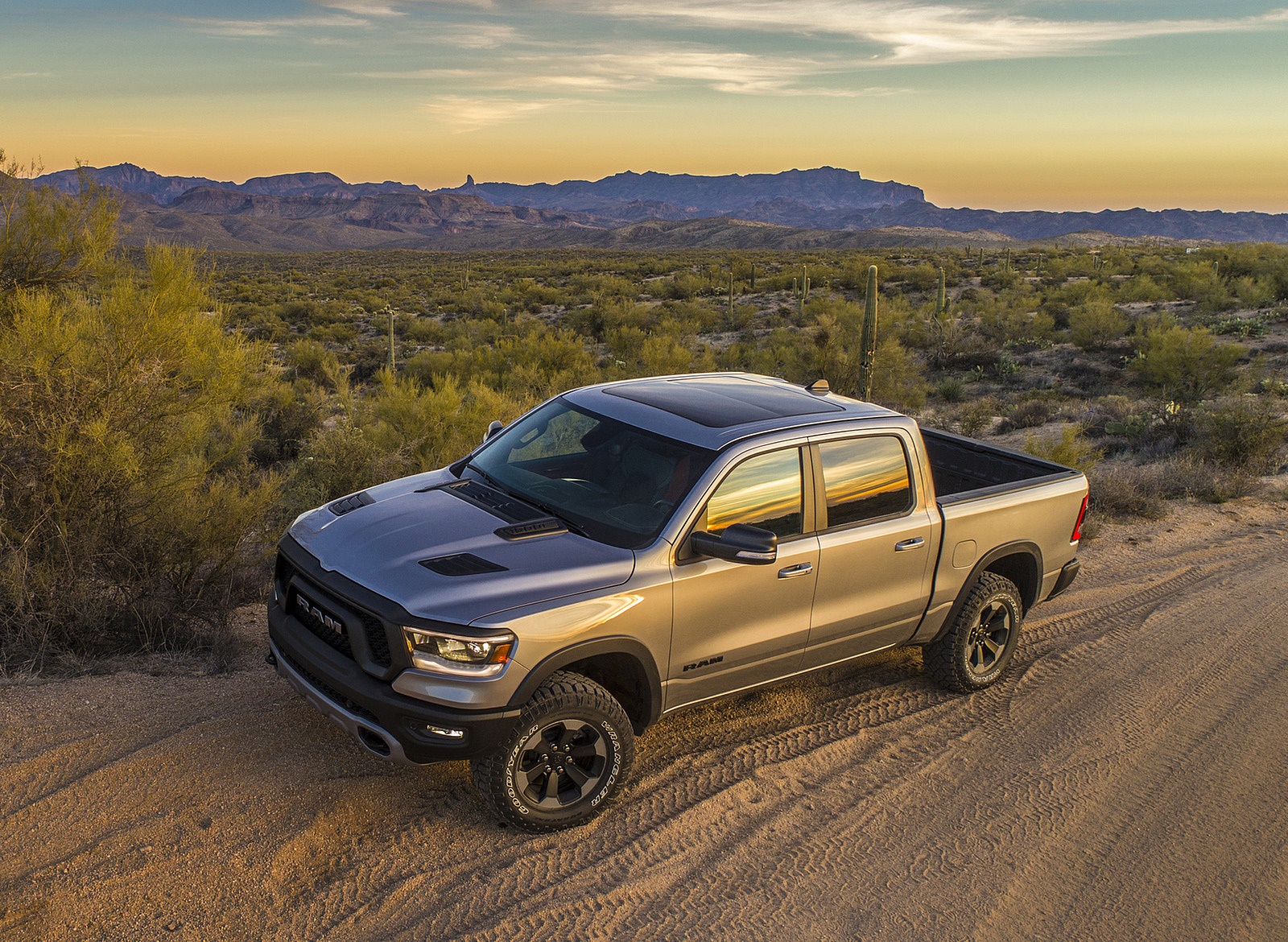2019 Ram 1500 Rebel Front Three-Quarter Wallpapers #60 of 70