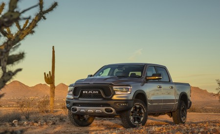 2019 Ram 1500 Rebel Front Three-Quarter Wallpapers 450x275 (57)