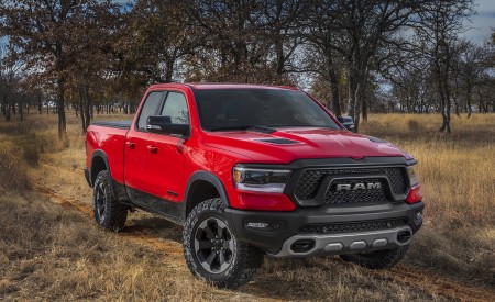 2019 Ram 1500 Rebel Front Three-Quarter Wallpapers 450x275 (4)