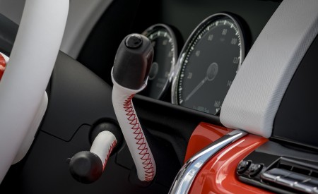 2019 Rolls-Royce Cullinan (Color: Fux Orange) Interior Detail Wallpapers 450x275 (47)