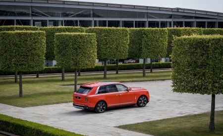 2019 Rolls-Royce Cullinan (Color: Fux Orange) Rear Three-Quarter Wallpapers 450x275 (31)
