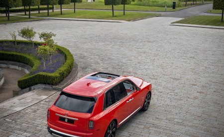 2019 Rolls-Royce Cullinan (Color: Fux Orange) Rear Three-Quarter Wallpapers 450x275 (33)