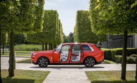 2019 Rolls-Royce Cullinan (Color: Fux Orange) Side Wallpapers 450x275 (34)