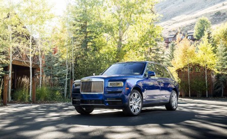 2019 Rolls-Royce Cullinan (Color: Salamanca Blue) Front Three-Quarter Wallpapers 450x275 (8)