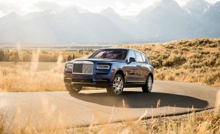 2019 Rolls-Royce Cullinan (Color: Salamanca Blue) Front Three-Quarter Wallpapers 450x275 (9)