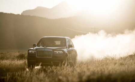 2019 Rolls-Royce Cullinan (Color: Salamanca Blue) Front Wallpapers 450x275 (10)