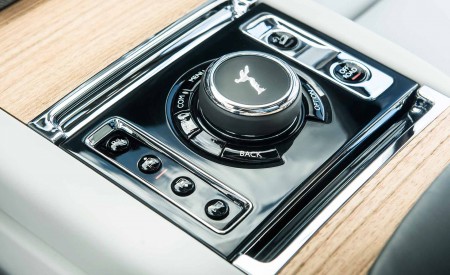 2019 Rolls-Royce Cullinan (Color: Salamanca Blue) Interior Detail Wallpapers 450x275 (25)