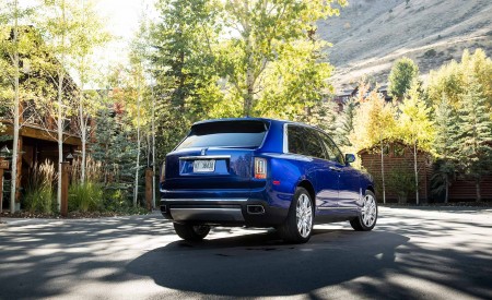 2019 Rolls-Royce Cullinan (Color: Salamanca Blue) Rear Three-Quarter Wallpapers 450x275 (15)