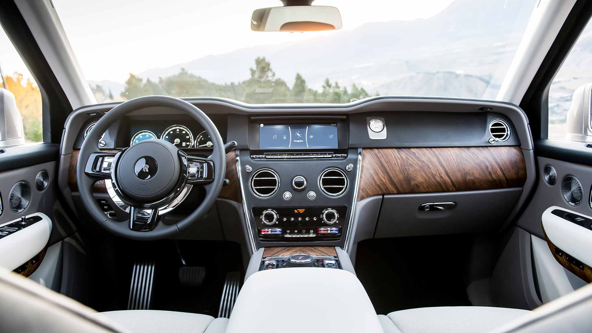 2019 Rolls-Royce Cullinan (Color: White Sands) Interior Wallpapers #81 of 122