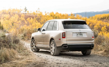 2019 Rolls-Royce Cullinan (Color: White Sands) Rear Wallpapers 450x275 (65)