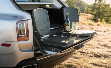 2019 Rolls-Royce Cullinan (Color: White Sands) Trunk Wallpapers 450x275 (78)