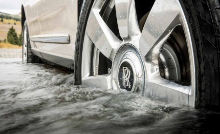 2019 Rolls-Royce Cullinan (Color: White Sands) Wheel Wallpapers 450x275 (77)