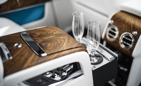 2019 Rolls-Royce Cullinan Interior Detail Wallpapers 450x275 (114)