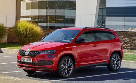 2019 Skoda Karoq Sportline Front Three-Quarter Wallpapers 450x275 (14)