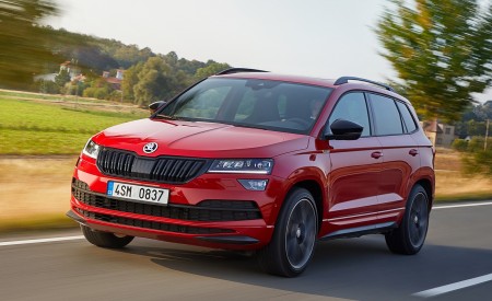2019 Skoda Karoq Sportline Front Three-Quarter Wallpapers 450x275 (9)