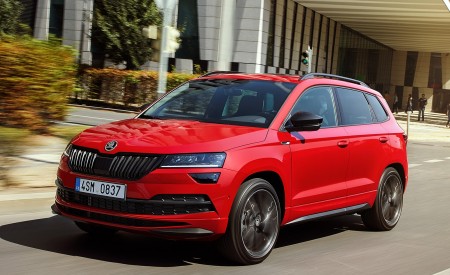 2019 Skoda Karoq Sportline Front Three-Quarter Wallpapers 450x275 (4)