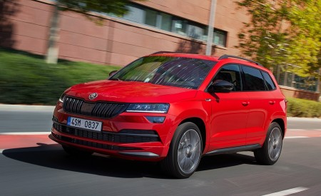 2019 Skoda Karoq Sportline Front Three-Quarter Wallpapers 450x275 (5)