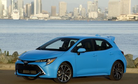 2019 Toyota Corolla Hatchback Front Three-Quarter Wallpapers 450x275 (24)