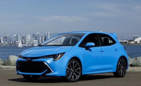 2019 Toyota Corolla Hatchback Front Three-Quarter Wallpapers 450x275 (23)