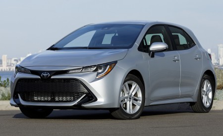 2019 Toyota Corolla Hatchback Front Three-Quarter Wallpapers 450x275 (55)