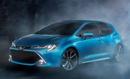 2019 Toyota Corolla Hatchback Front Three-Quarter Wallpapers 450x275 (4)