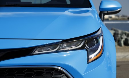 2019 Toyota Corolla Hatchback Headlight Wallpapers 450x275 (35)