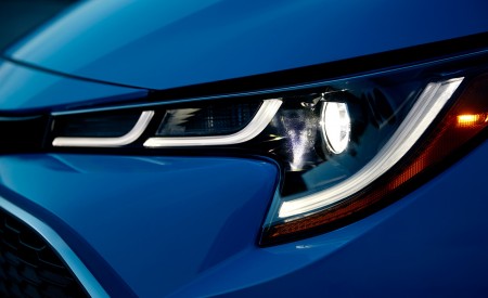 2019 Toyota Corolla Hatchback Headlight Wallpapers 450x275 (12)