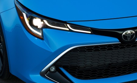 2019 Toyota Corolla Hatchback Headlight Wallpapers 450x275 (34)