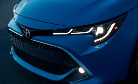 2019 Toyota Corolla Hatchback Headlight Wallpapers 450x275 (11)