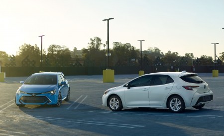 2019 Toyota Corolla Hatchback Side Wallpapers 450x275 (2)
