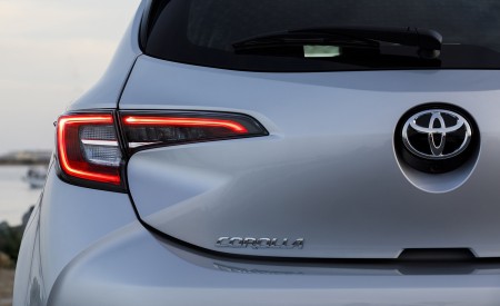 2019 Toyota Corolla Hatchback Tail Light Wallpapers 450x275 (65)