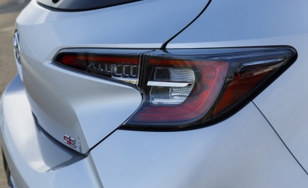 2019 Toyota Corolla Hatchback Tail Light Wallpapers 450x275 (64)