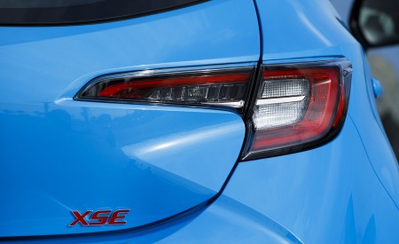 2019 Toyota Corolla Hatchback Tail Light Wallpapers 450x275 (37)