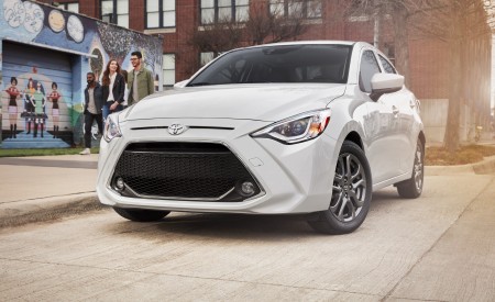 2019 Toyota Yaris Sedan Front Three-Quarter Wallpapers 450x275 (2)